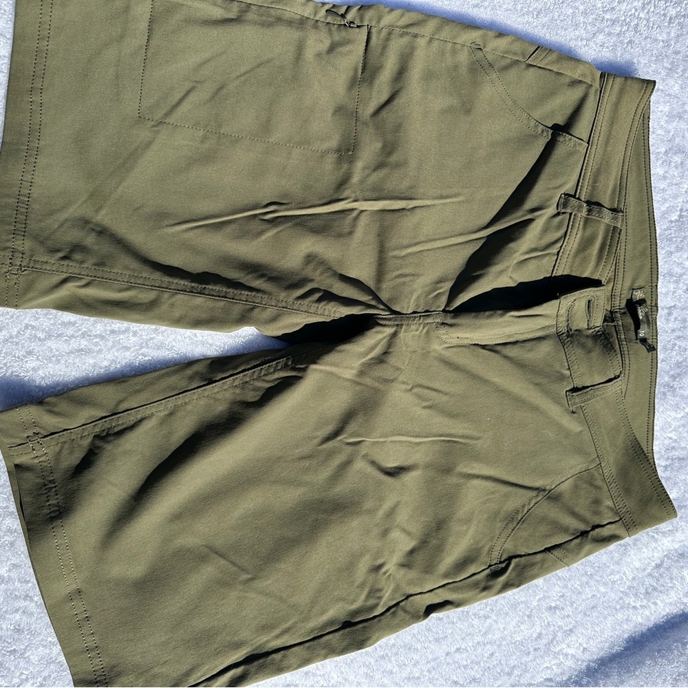 Prana Womens Green Bermuda Shorts Hiking Activewear Size 12